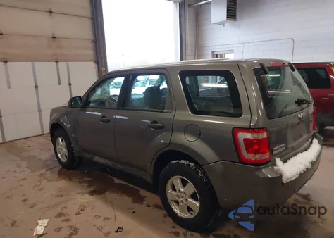 2009 Ford Escape Xls/Xls Manual z USA, uszkodzony, nr VIN 1FMCU02759KB11572